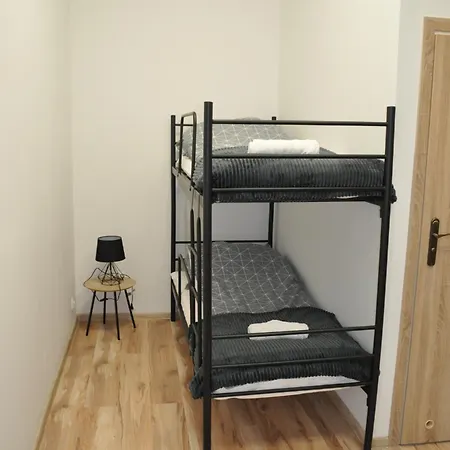 호텔 Noclegi Korzybie *